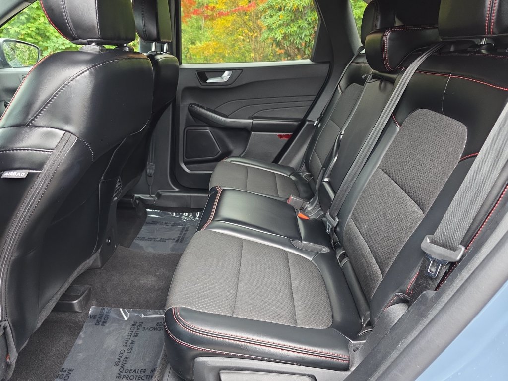 Certified 2025 Ford Escape ST-Line Select AWD/4WD image 32