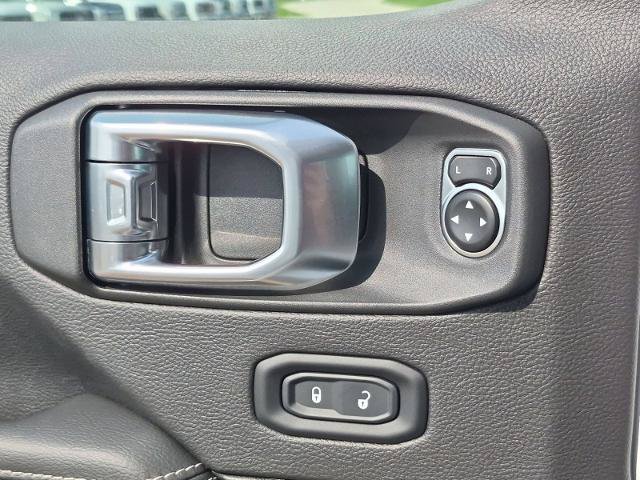 Used 2023 Jeep Wrangler Unlimited Sahara w/ Cold Weather Group AWD/4WD image 14