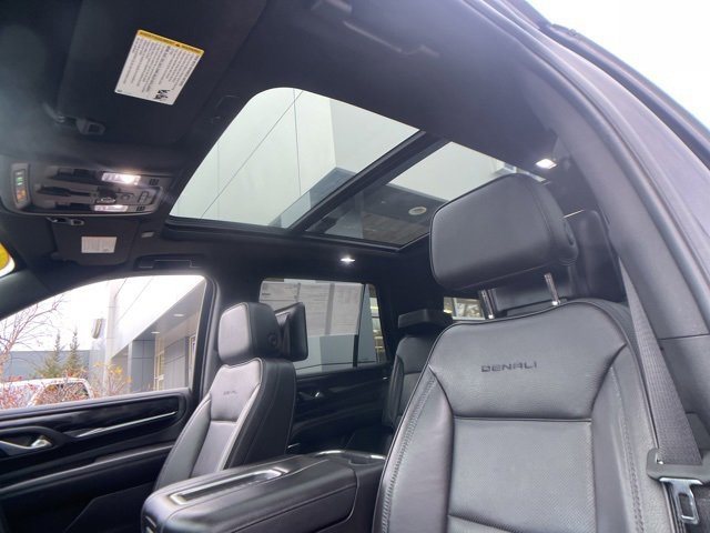 Used 2023 GMC Yukon Denali w/ Denali Reserve Package image 27