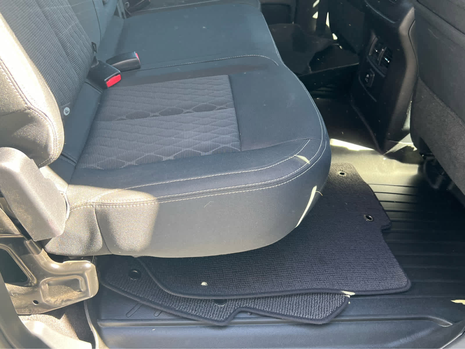 Used 2017 Nissan Titan SV image 22