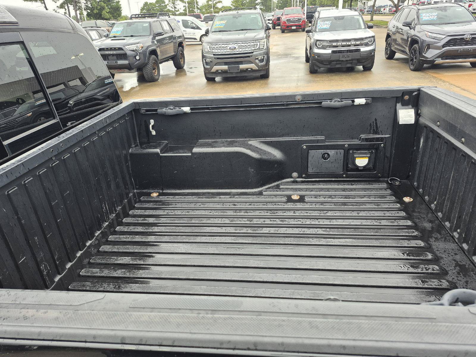 Used 2017 Toyota Tacoma TRD Sport w/ Tow Package (A/T) AWD/4WD image 9