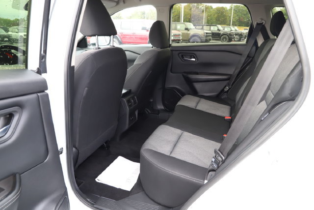 Used 2025 Nissan Rogue SV AWD/4WD image 18