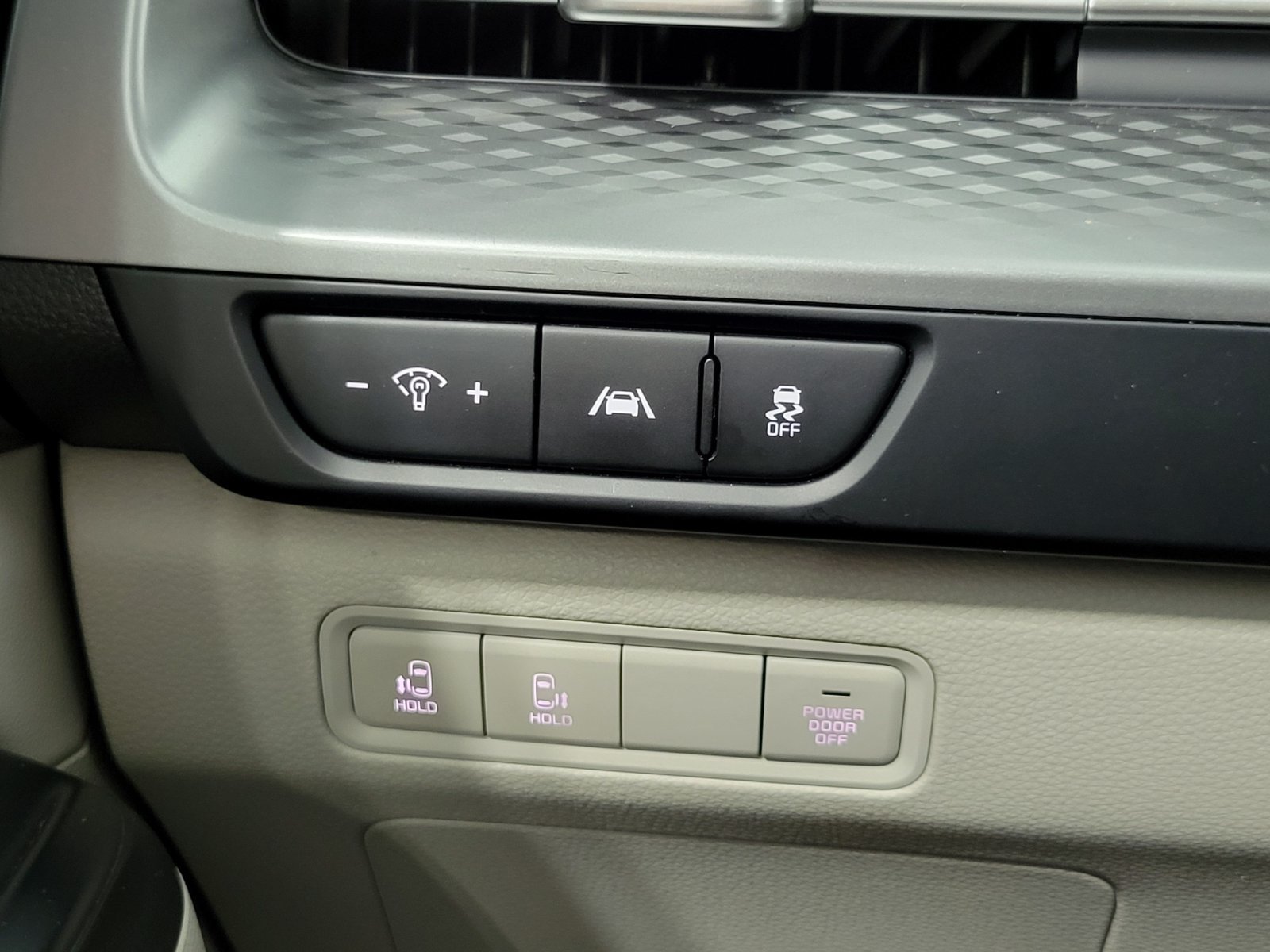 Used 2022 Kia Carnival LX w/ Paint Protection Package FWD image 14