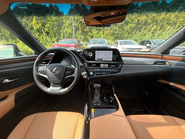 Used 2025 Lexus ES 300h w/ Premium Package FWD image 20