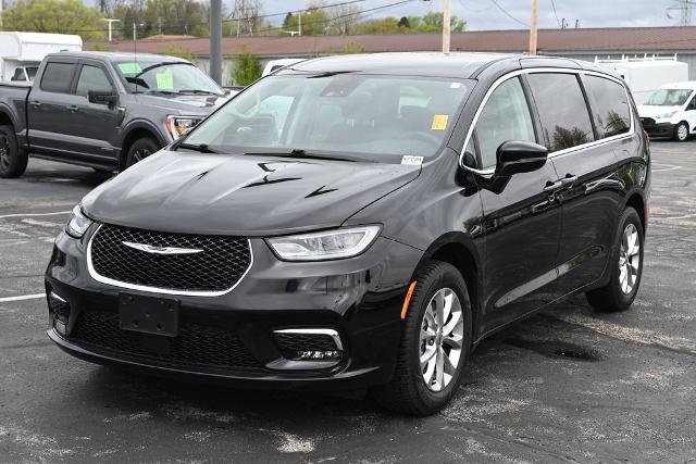 Used 2024 Chrysler Pacifica Touring-L AWD/4WD image 5