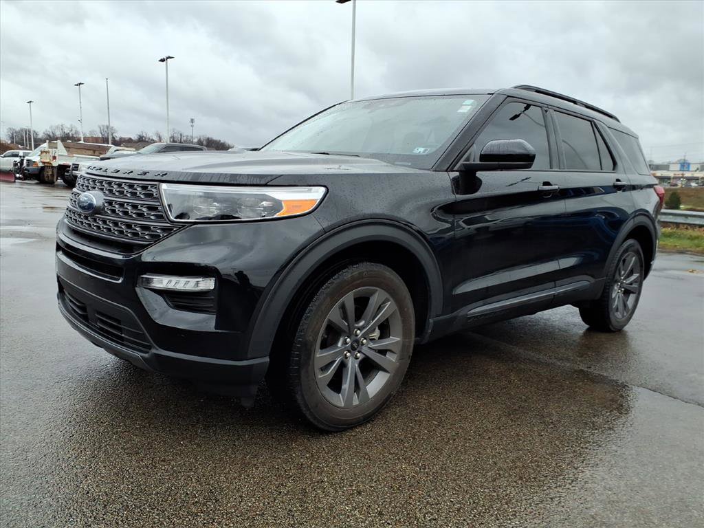 Certified 2023 Ford Explorer XLT w/ Equipment Group 202A image 3