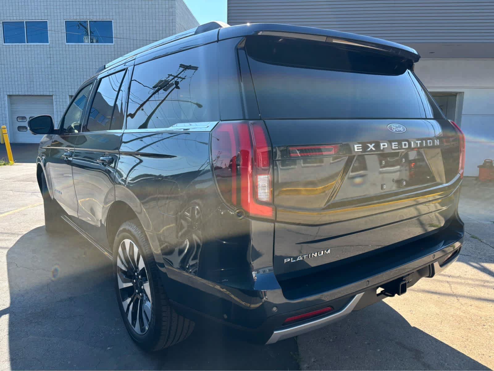 Certified 2025 Ford Expedition Platinum w/ Driver's Package AWD/4WD image 8