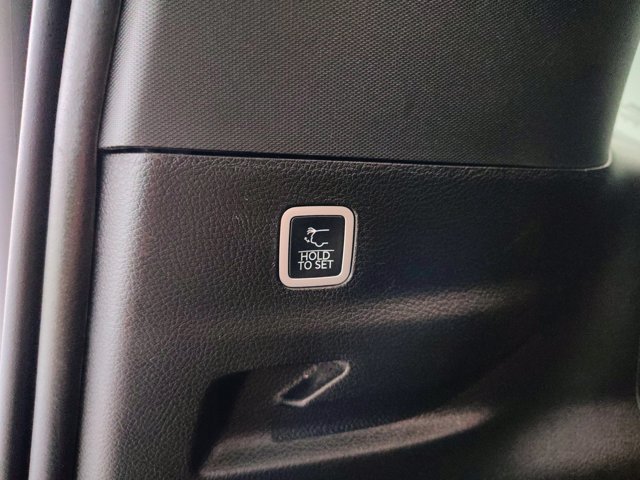 Used 2025 Jeep Wagoneer L Series II AWD/4WD image 21
