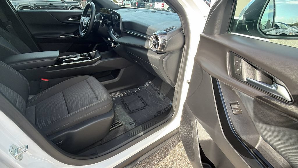 Used 2026 Chevrolet Equinox LT FWD image 26