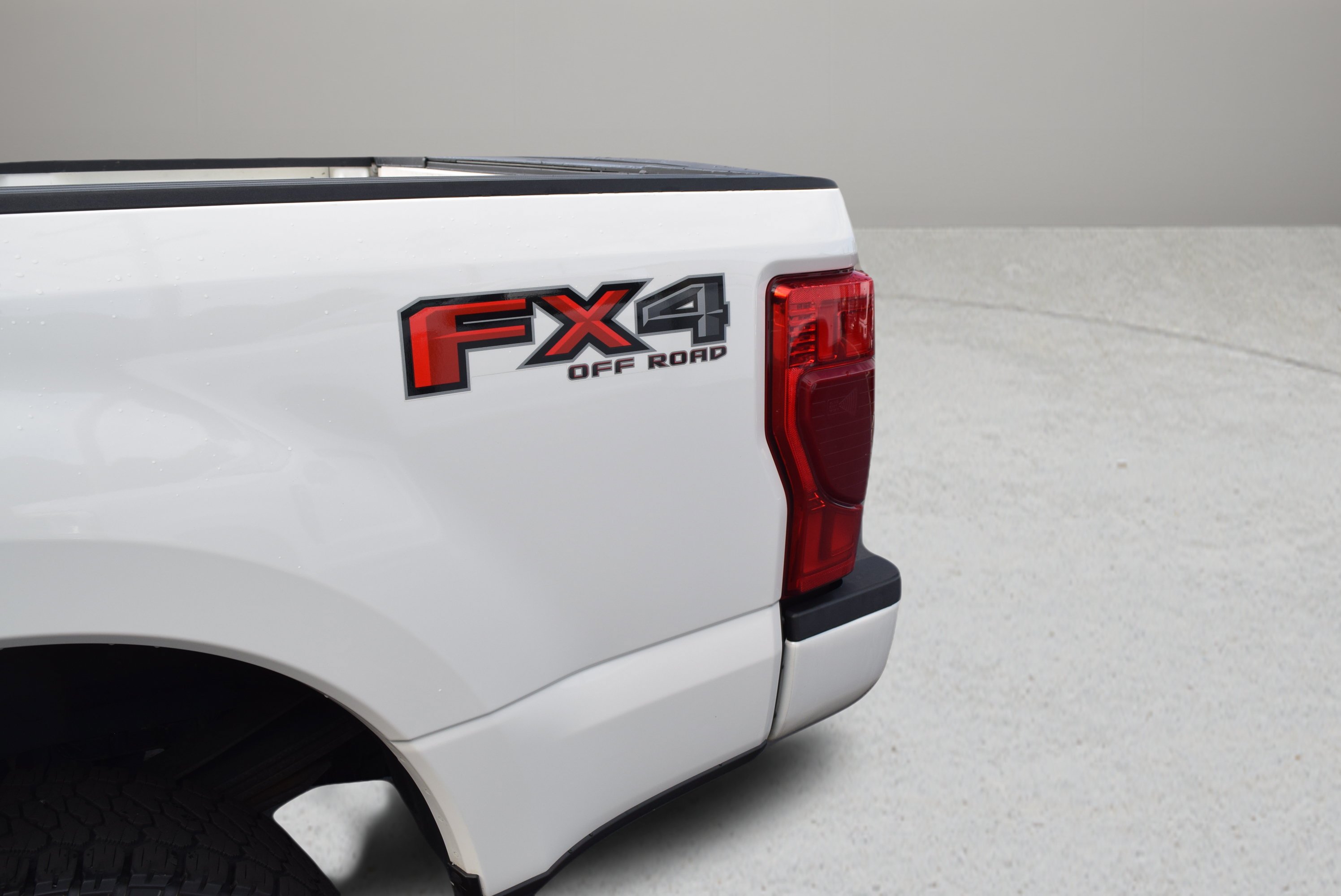 Certified 2022 Ford F350 Platinum w/ FX4 Off-Road Package AWD/4WD image 7