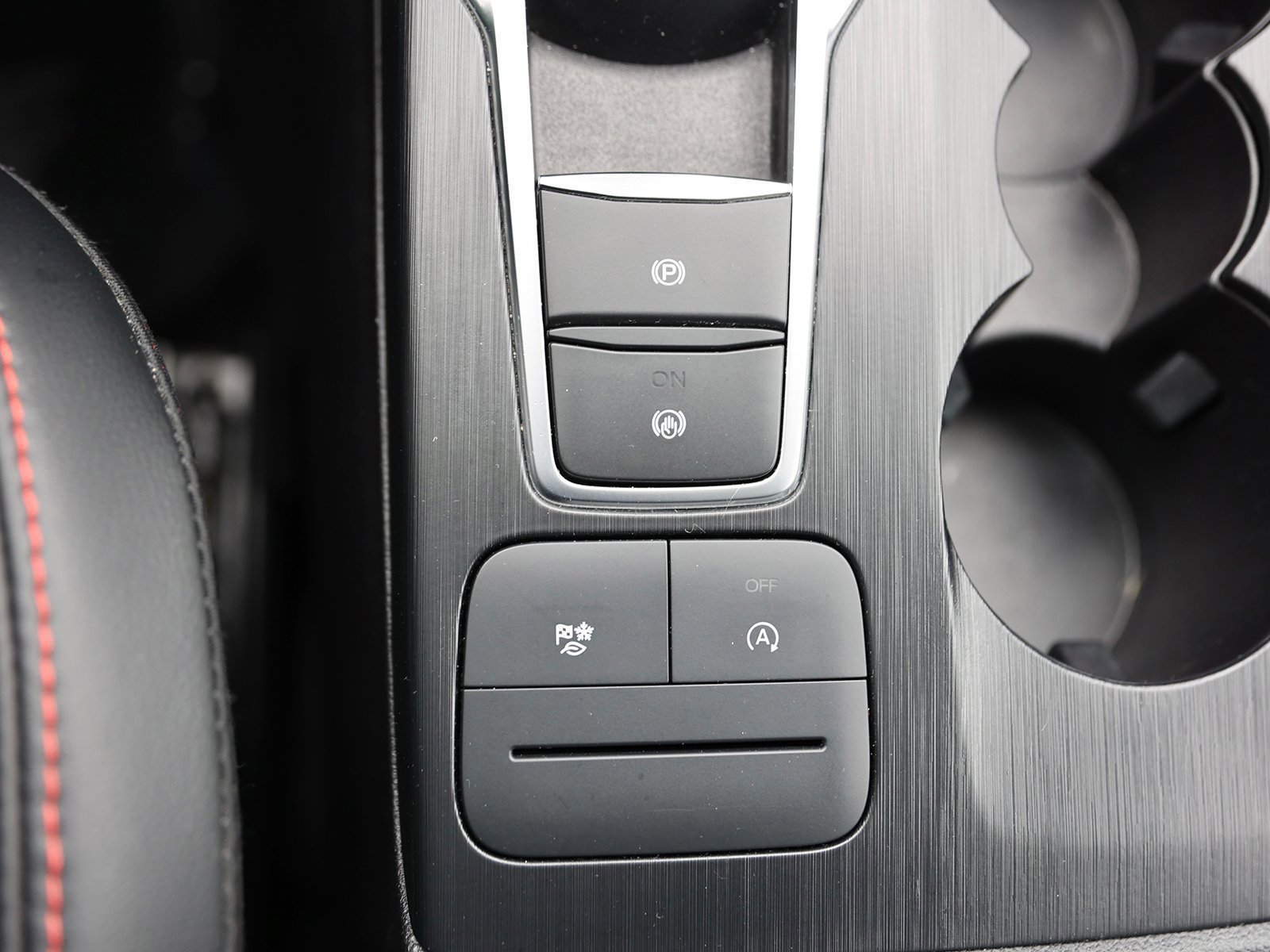 Certified 2022 Ford Escape SEL w/ SEL Stealth AWD Package image 32