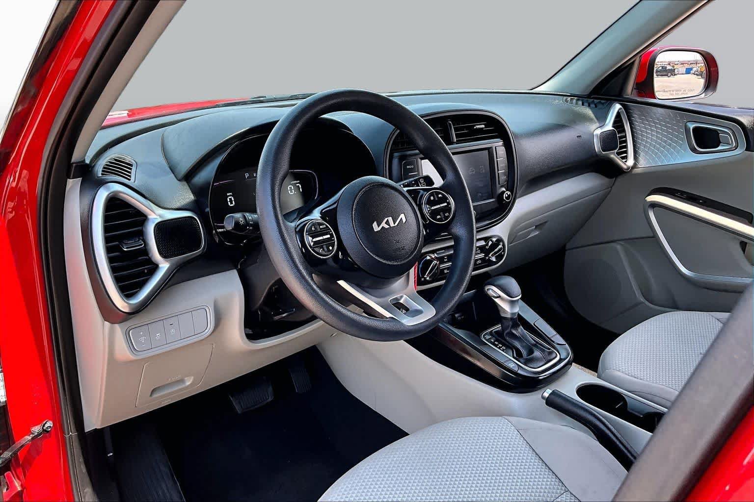 Used 2024 Kia Soul LX w/ Option Group 015 FWD image 17