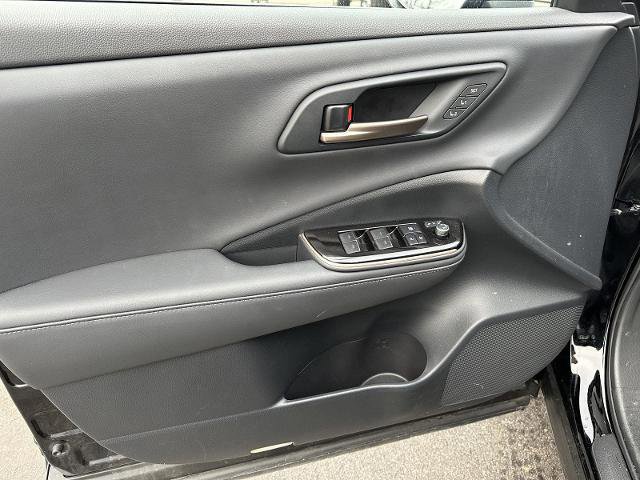 Used 2025 Toyota Crown Signia XLE image 14