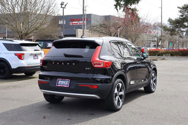 Used 2025 Volvo XC40 B5 Plus video 3