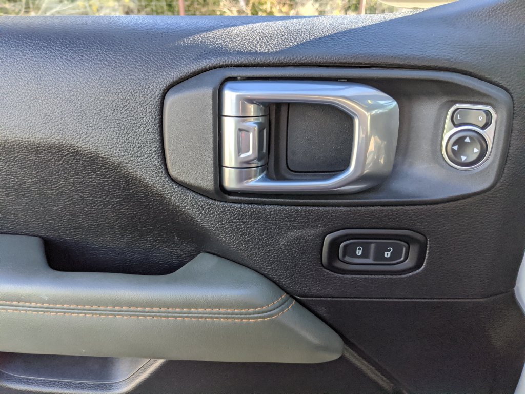 Used 2024 Jeep Gladiator Mojave AWD/4WD image 14