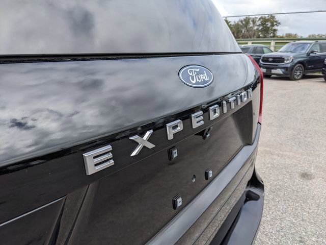 Certified 2025 Ford Expedition Active AWD/4WD image 12