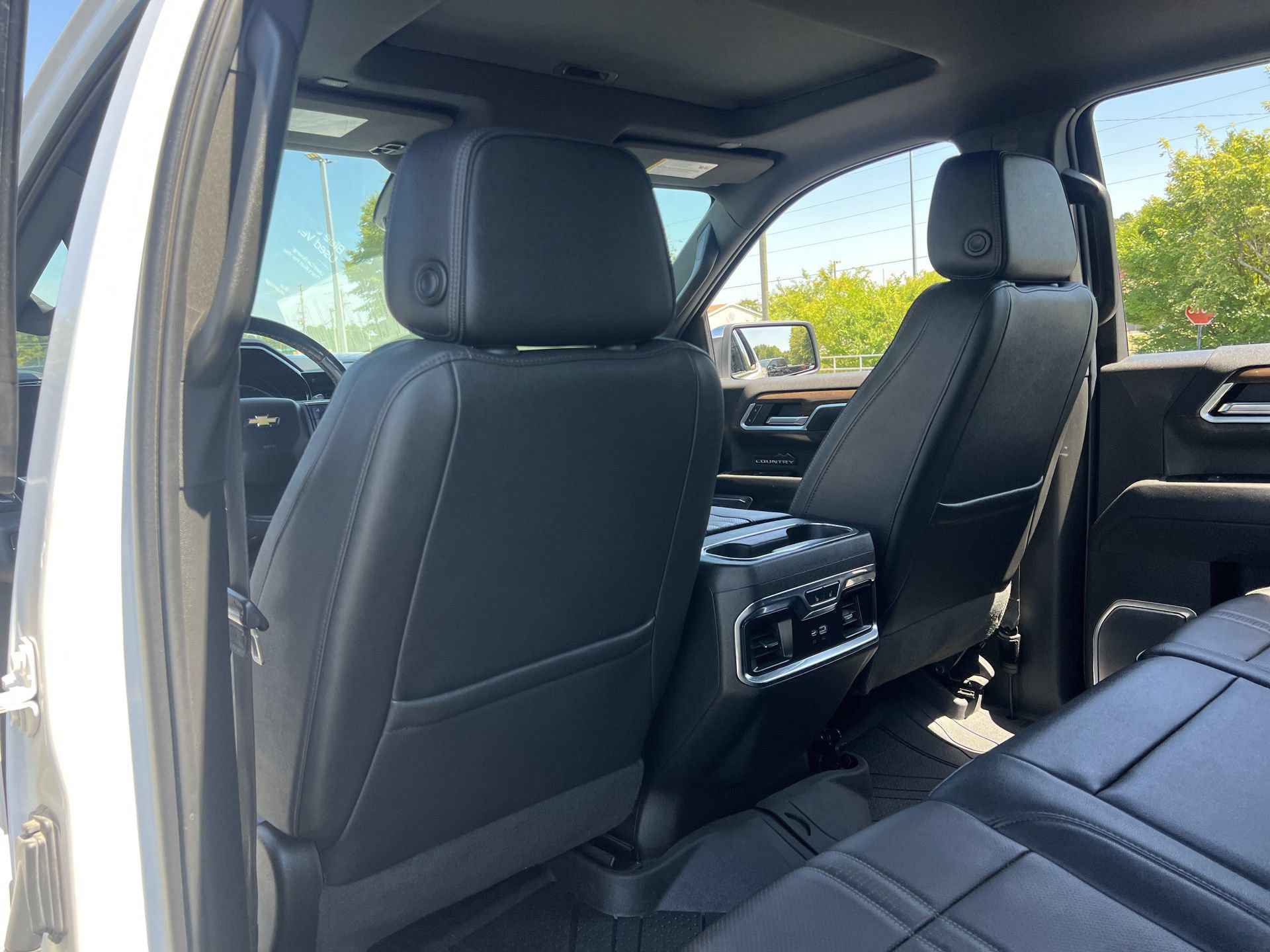Used 2022 Chevrolet Silverado 1500 High Country w/ High Country Premium Package AWD/4WD image 19