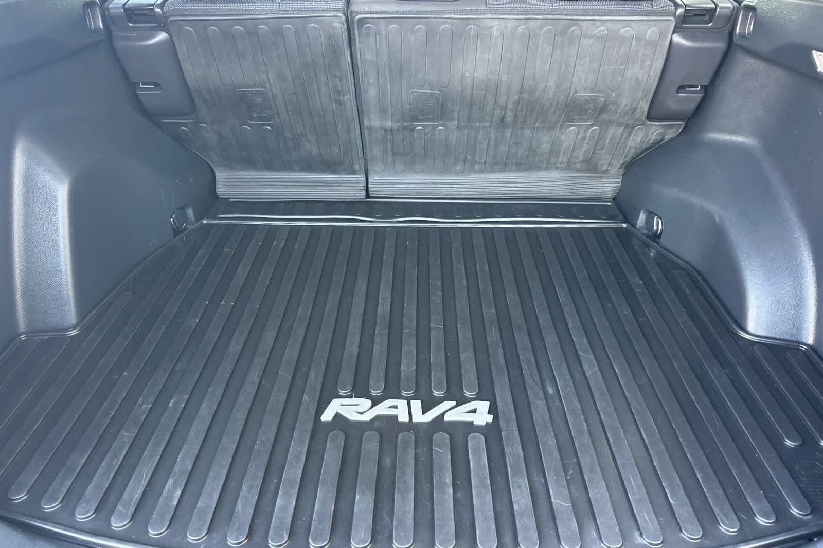 Used 2025 Toyota RAV4 LE AWD/4WD image 16