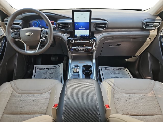 Certified 2024 Ford Explorer Platinum w/ Technology Package AWD/4WD image 9