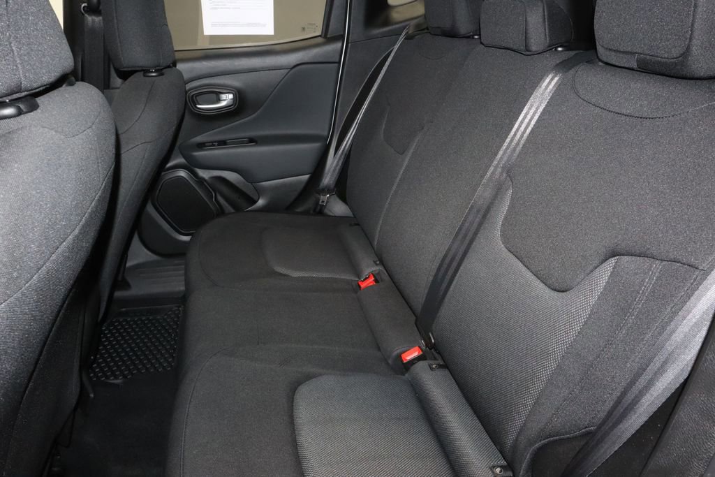 Used 2023 Jeep Renegade Latitude w/ Sun & Fun Group image 21