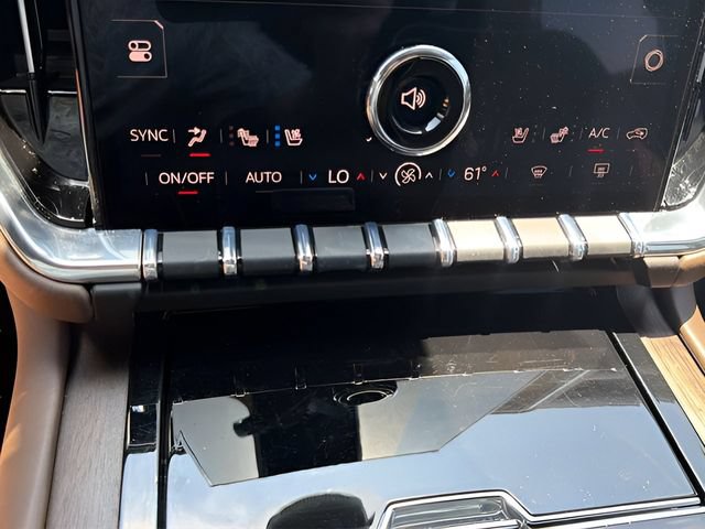 Used 2025 GMC Yukon Denali Ultimate AWD/4WD image 29