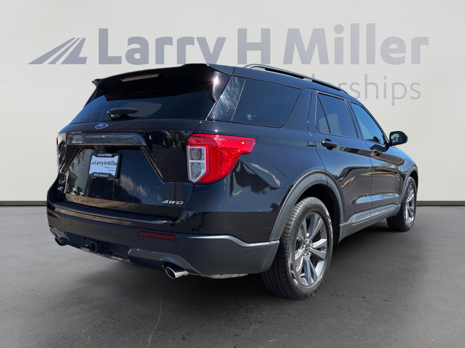 Certified 2021 Ford Explorer XLT w/ Equipment Group 202A image 5