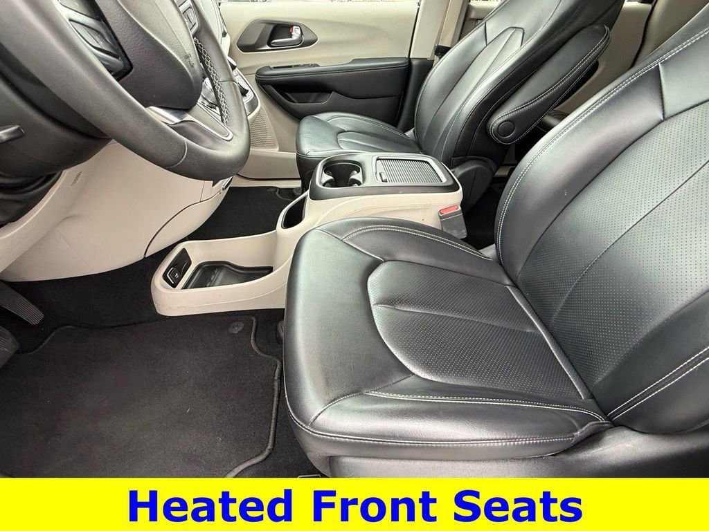 Used 2023 Chrysler Pacifica Touring-L image 15