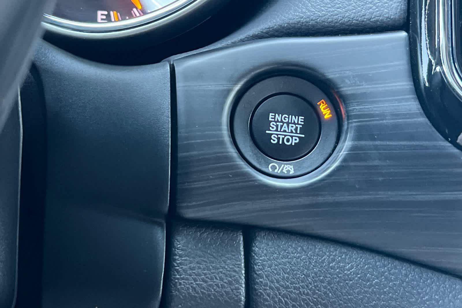 Used 2021 Jeep Grand Cherokee Laredo X image 24