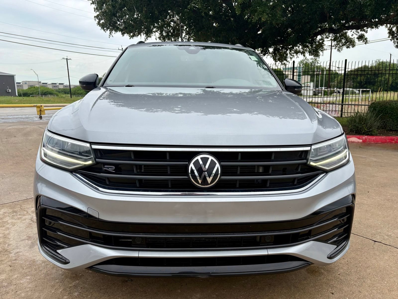 Used 2023 Volkswagen Tiguan SE R-Line FWD image 9