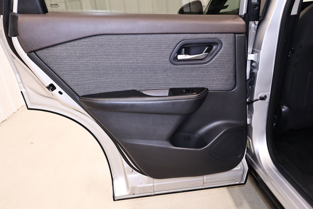 Used 2022 Nissan Rogue SV FWD image 15
