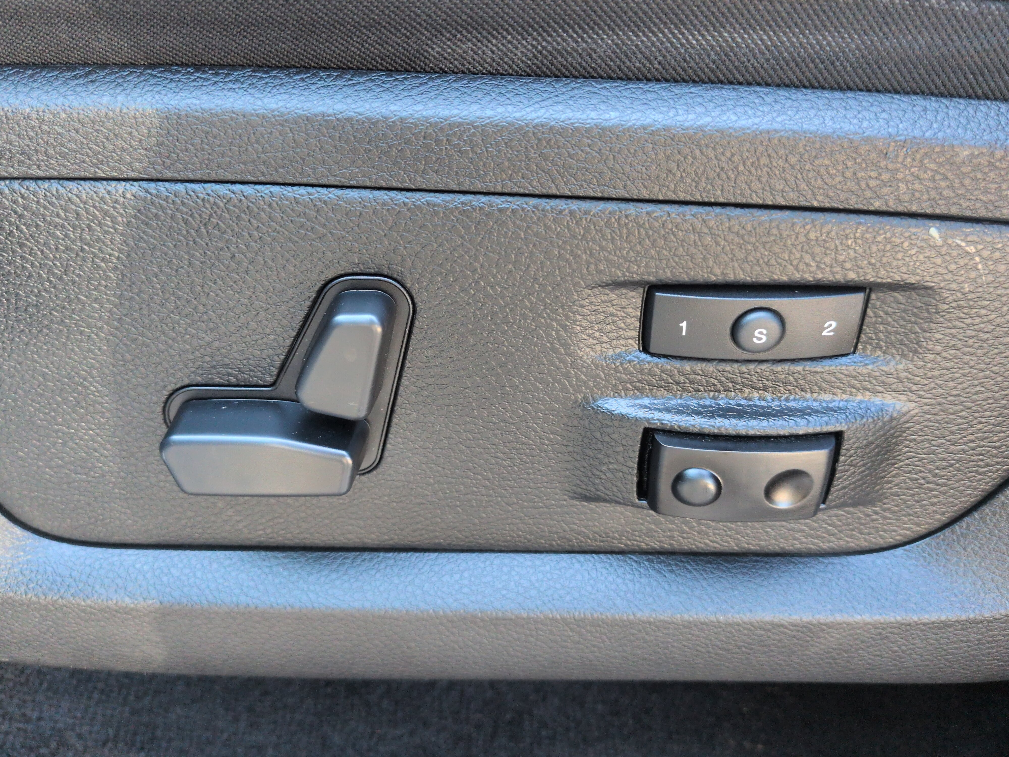 Used 2017 RAM 1500 Laramie w/ Convenience Group AWD/4WD image 30