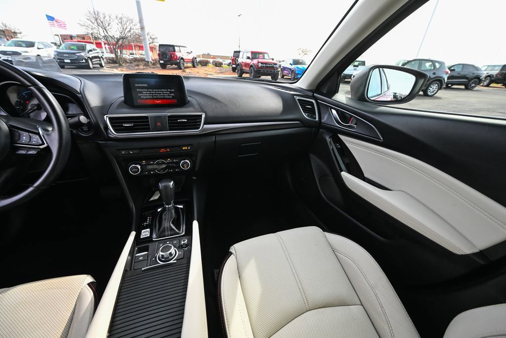Used 2018 MAZDA MAZDA3 Grand Touring w/ Premium Equipment Package FWD image 31