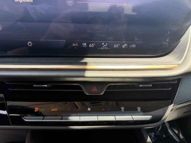 Used 2025 Buick Envision Avenir AWD/4WD image 23