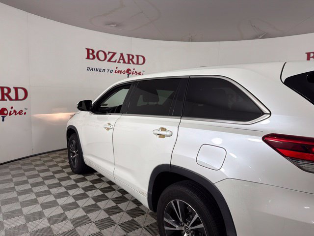 Used 2017 Toyota Highlander LE FWD image 9