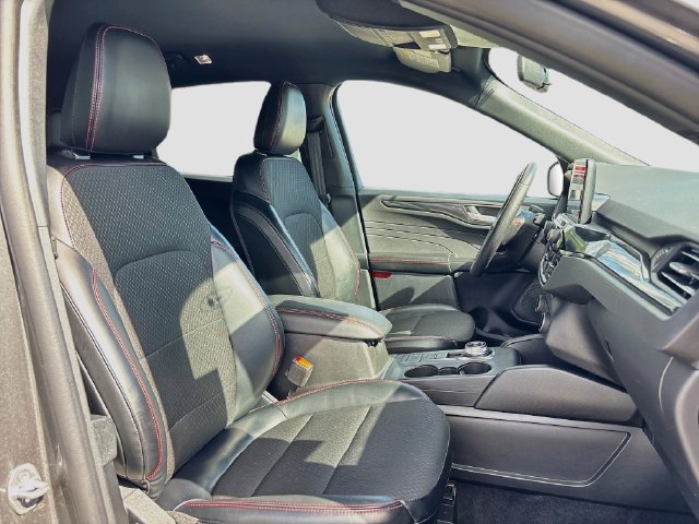 Certified 2025 Ford Escape ST-Line Select AWD/4WD image 27