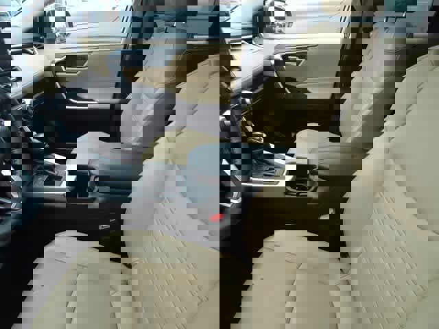 Used 2023 Toyota RAV4 XLE Premium image 9