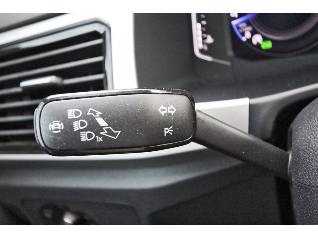 Used 2022 Volkswagen Atlas SEL Premium image 17