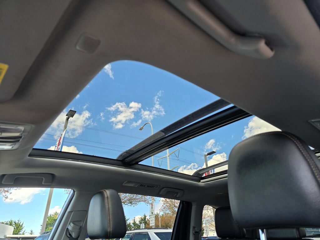 Used 2018 Toyota Highlander Limited Platinum AWD/4WD image 18