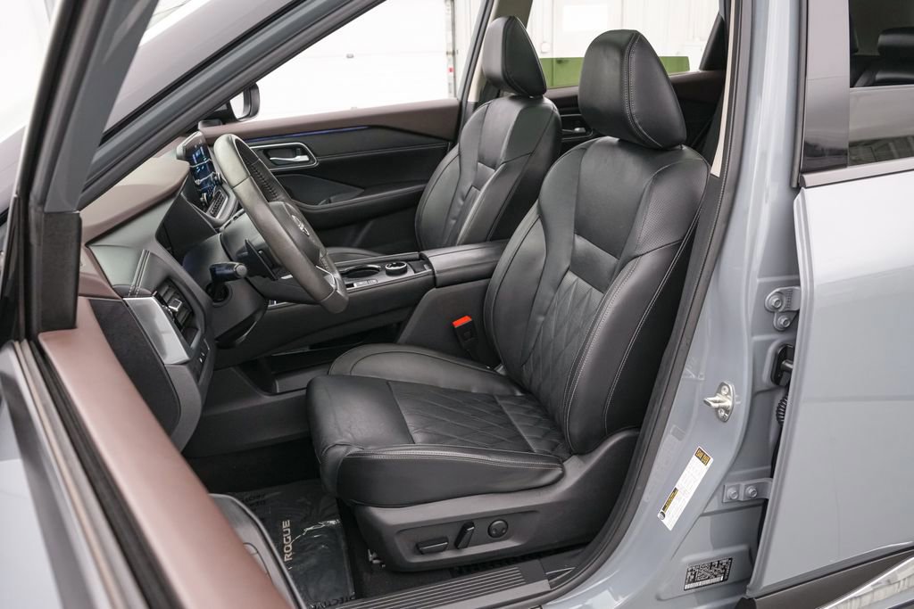 Used 2023 Nissan Rogue Platinum w/ Platinum Premium Package image 11