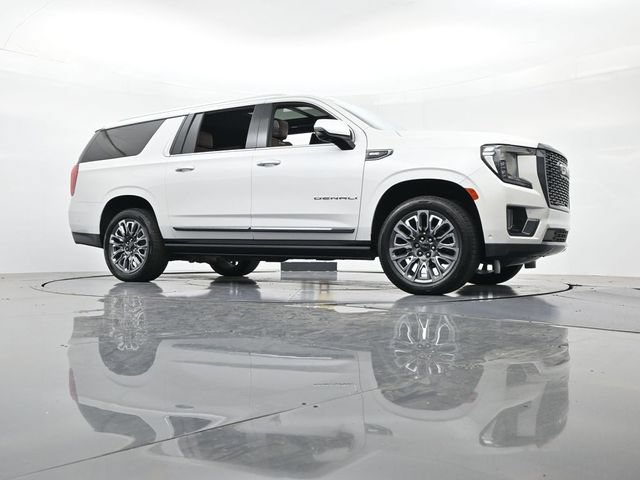 Used 2023 GMC Yukon XL Denali Ultimate AWD/4WD image 41
