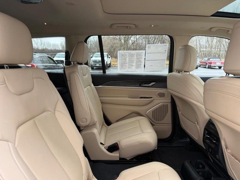 Used 2022 Jeep Grand Cherokee L Limited image 9