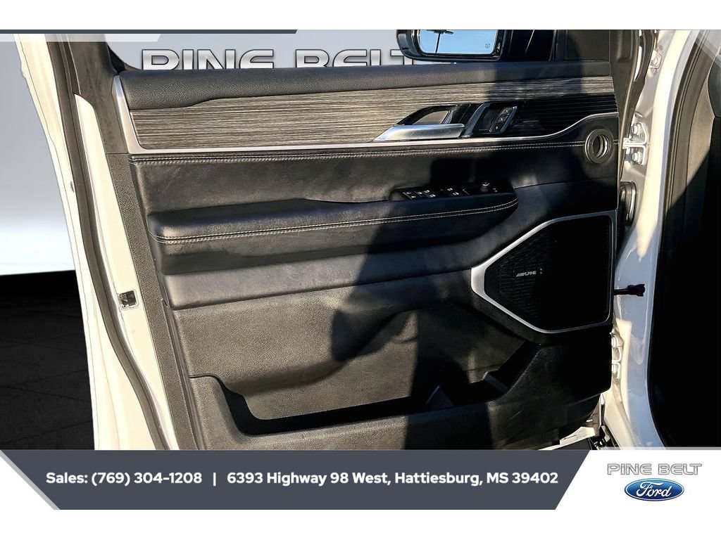 Used 2024 Jeep Wagoneer Series II w/ Flexible Seating Group AWD/4WD image 17