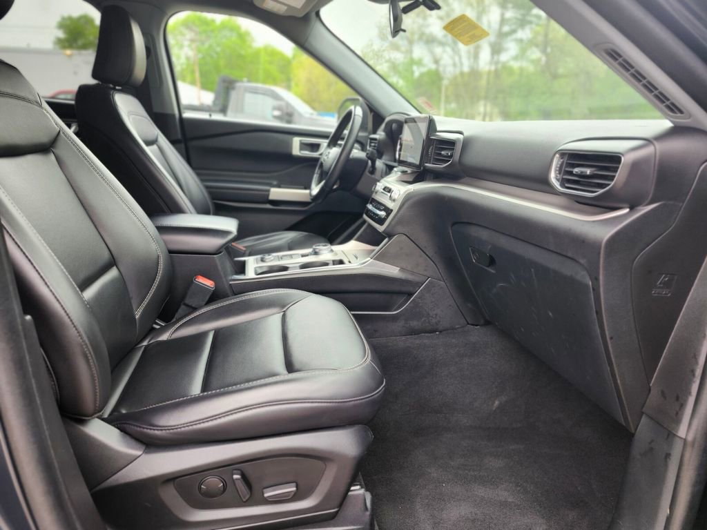 Certified 2023 Ford Explorer XLT w/ Equipment Group 202A AWD/4WD image 11