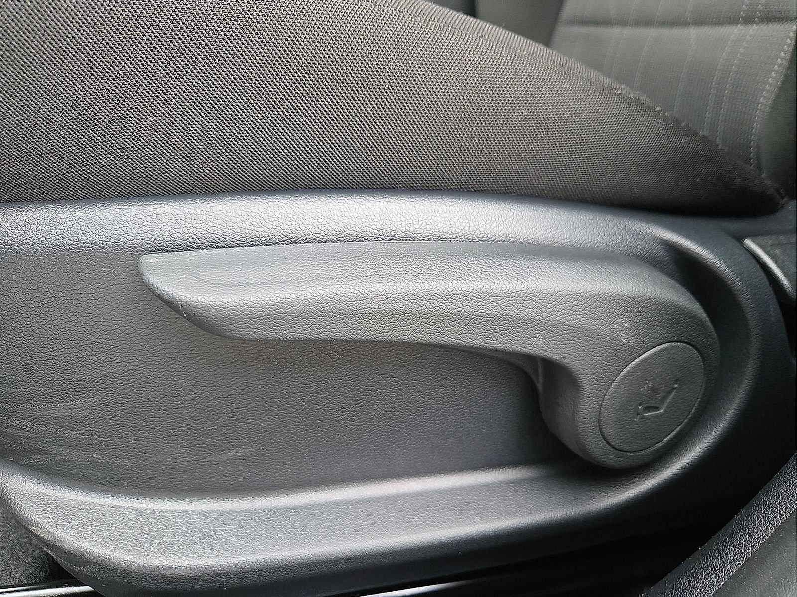 Used 2025 Hyundai Venue SE image 15