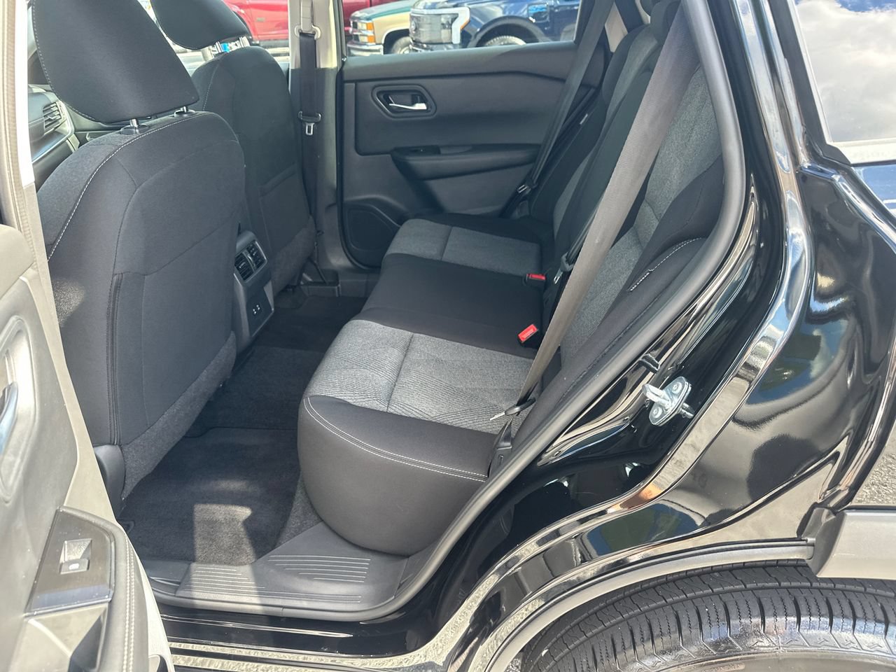 Used 2025 Nissan Rogue SV FWD image 23