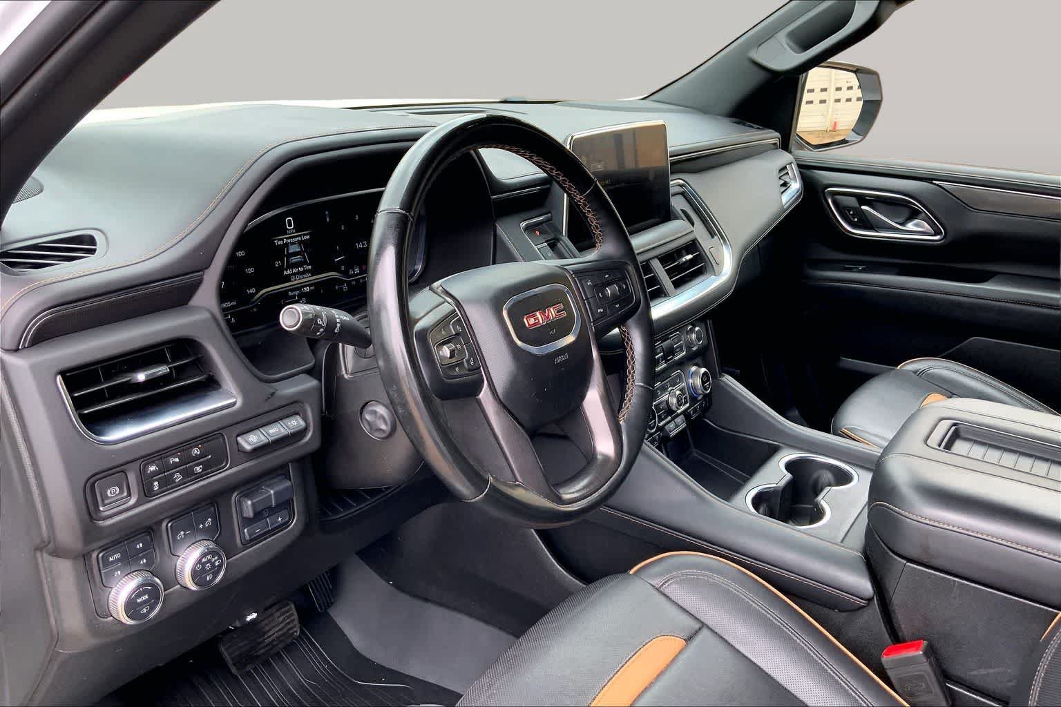 Used 2024 GMC Yukon XL AT4 w/ AT4 Premium Plus Package AWD/4WD image 18