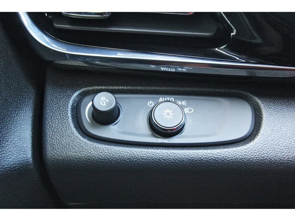 Used 2025 Buick Envista Sport Touring w/ Experience Buick Package FWD image 20