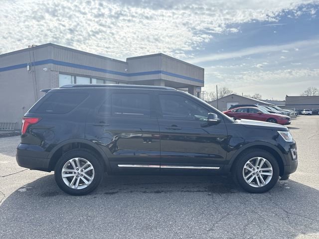 Certified 2017 Ford Explorer XLT image 2