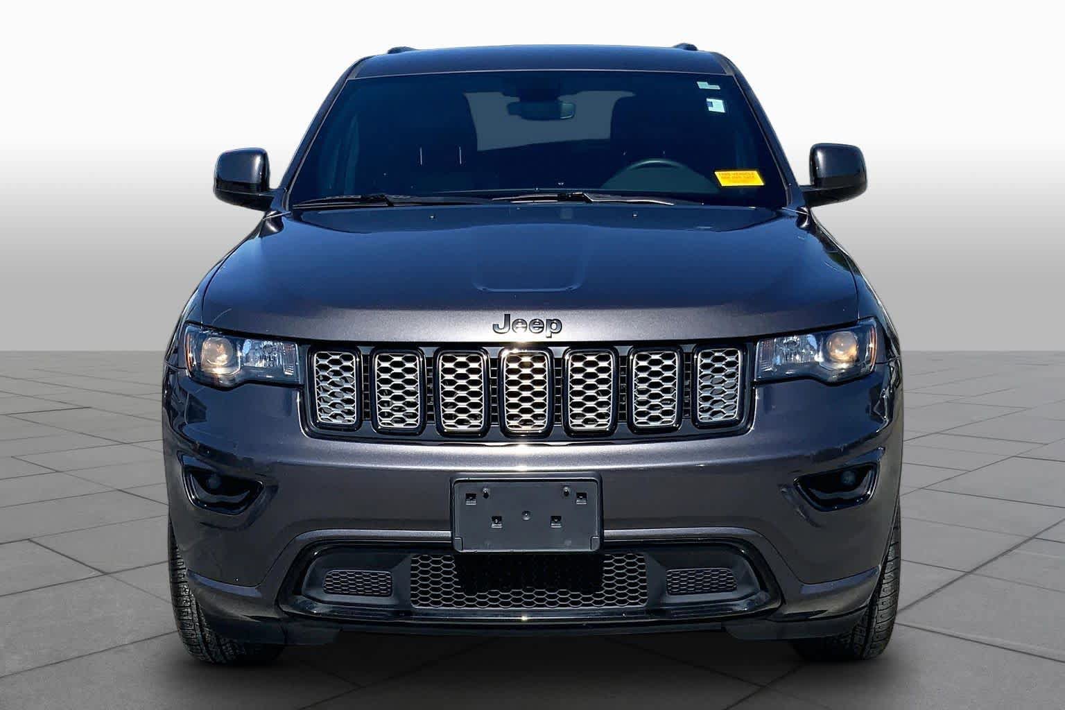 Used 2019 Jeep Grand Cherokee Altitude RWD image 4