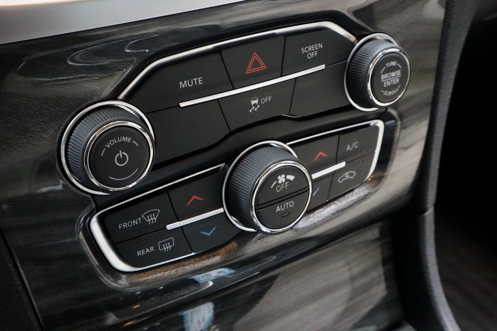 Used 2018 Chrysler 300 Touring L image 31